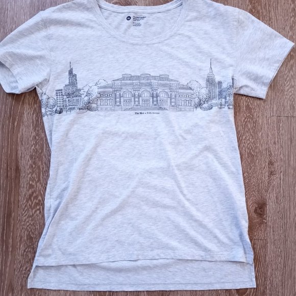 Met Facade Women's Tee-XL - Picture 3 of 4